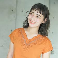 オン眉が似合わない人の特徴 オンザ眉毛の前髪が似合う人の顔 メイク 髪型って lamire ラミレ ミディアムボブのヘアスタイル オン眉 ロング オン眉