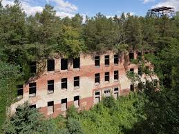 These units also have an electric kettle, glassware and a fridge. Datei Beelitz Heilstaetten Alpen Haus Suedfassade Jpg Wikipedia
