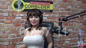 Nggak, cuma lu, timpal deddy. Fakta Fakta Podcast Deddy Corbuzier Dan Dinar Candy Gak Pakai Bra Awas Jangan Salah Fokus