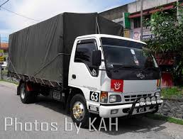 Sebelum itu, pemilik lori berkenaan nampak kenderaan miliknya itu dilarikan suspek semasa diletakkan di tempat letak kenderaan sebuah pasar raya besar di bayan baru. Lori 1 3 Tan Page 2