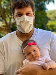 Médicos de Maringá se afastam das famílias para protegê-las