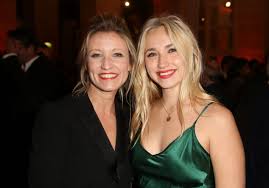 In 1995, she made her first role. Alexandra Lamy Se Confie Sur Le Depart De Sa Fille Chloe Jouannet Du Foyer Familial Elle