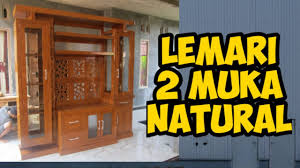 Sekat ruangan dengan model minimalis dan modern saat ini memang sedang banyak disukai karena memberikan kesan rumah yang rapi, simpel dan sekat ruangan ini cocok untuk menyekat ruangan menjadi ruang tamu dan ruang tv atau keluarga. Lemari Hias 2 Muka Pembatas Ruangan Lemari Partisi Minimalis Youtube