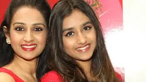 Laya: హీరోయిన్ లయ కుమార్తెను చూశారా..? అచ్చం అమ్మ అందమే వచ్చింది.. - Telugu  News | Did You Ever Seen Actress Laya Daughter Sloka She Is As Beautiful  Like Her Mother | TV9 Telugu