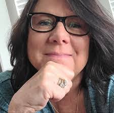 Lisa Grannis's Instagram, Twitter & Facebook