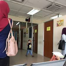 Proses pengambilan darah, yang disebut dengan venipuncture, dilakukan oleh perawat atau teknisi lab di klinik atau rumah sakit. Checkup Mengandung Di Swasta Atau Kerajaan Athirahassin