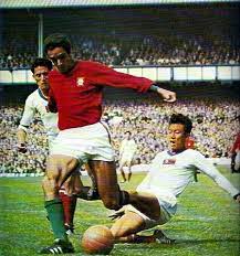 Portugal 5 North Korea 3 In 1966 At Goodison Park Jose Torres Takes On The Korean Defence In The World Cup Quarter Final Mundial De Futbol Futbol Deportes