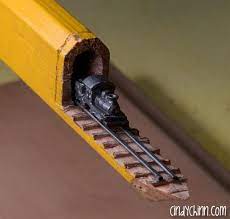 Cermin yang perlu dipandang serius ialah cermin sisi sebelah. Miniatur Ini Dibuat Hanya Dari Sebatang Pensil Merdeka Com