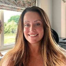 Kerry Smart's Instagram, Twitter & Facebook