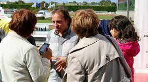 Résultat de recherche d'images pour "image d'hippodrome de chevaux de course"