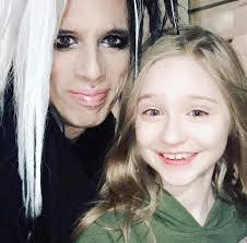 Sandra Menzel's Instagram, Twitter & Facebook