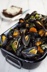 Hummm Moules Marinieres La Recette Du 29 Avril Sur Un Jour Une Recette Recette Recette Moules Marinieres Recettes De Cuisine Moules Marinieres