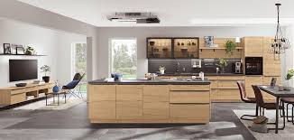 Und zwar helles eichenholz, das unglaublich natürlich und warm wirkt. Holz In Der Kuche Authentische Und Moderne Holz Dekore Von Nobilia Kuchenfinder