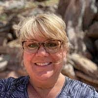 Kelly Endicott's Instagram, Twitter & Facebook