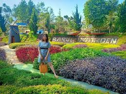 Taman Cinta Barusen Hills Ciwidey Bandung Di 2020 Kota Bandung Kincir Angin Danau