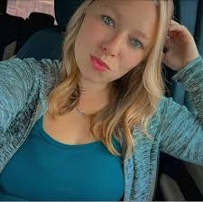 Danielle Irvin's Instagram, Twitter & Facebook