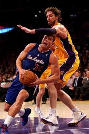 Blake griffin's dunks on pau gasol in the lakers' win over the clippers were considered legal plays. Blake Griffin Is Fouled By Pau Gasol As He Drives Inside For A Dunk Clippers News Surge Nba Gallery Los Angeles Clippers Pictures Photos