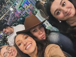 What it feels like to chew 5 gum 🫨