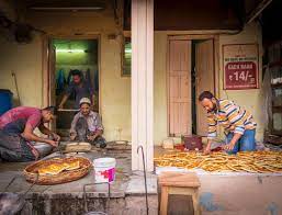 Char Koni Naan Roti Making Purani Haveli S Known To Be The Place Or Origin Of The Square Or Char Koni Naan In Hyderabad Naan Roti Roti Naan