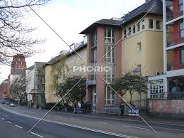 Entdecken sie mehr über den immobilienmarkt in frankfurt am main mit unserem immobilienatlas. Haus Der Jugend In Frankfurt Am Main Flaches Gebaude