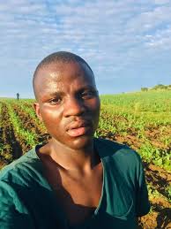 Growing up in the township of Thokoza, East Rand, Lerato Senakhomo never  dreamt of becoming a farmer. Today she is a multi award-winning farmer,  breaking and shaking all kinds of records in