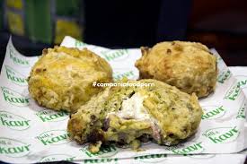 Le frittatine di pasta più buone di napoli da mangiare in rosticcerie, friggitorie e pizzerie sia nella versione classica sia in gustose varianti. Le Frittatine Di Bell E Kavr Nella Pignasecca Campania Food Porn