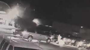 En video: Un hombre hispano arrolla mortalmente a su pareja con una  camioneta y huye de la escena del crimen