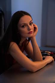 Emily Meade Innocent Pose Emily Meade Actress Pics Celebrity Pictures