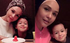 Listen to noryn aziz | soundcloud is an audio platform that lets you listen to what you love and share the sounds you stream tracks and playlists from noryn aziz on your desktop or mobile device. Artis Malaysia Enggan Jelasan Mengenai Status Noryn Facebook