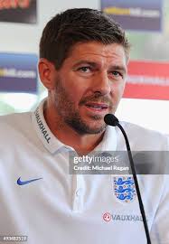 91 Steven Garrard Photos & High Res Pictures