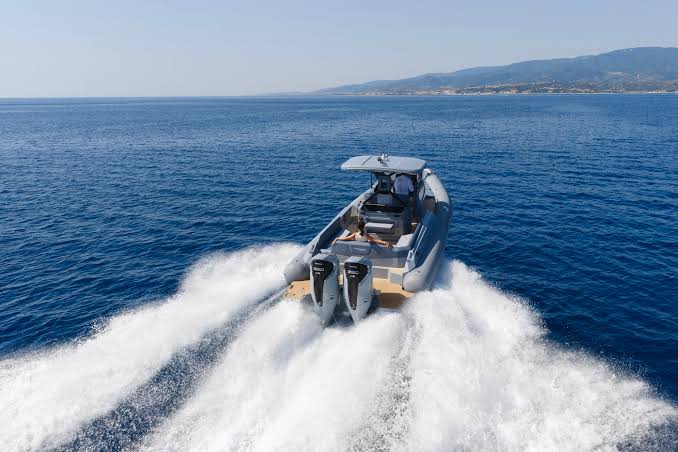 Cayman 37.0 Hard Top, Sea Trial - Yachting News