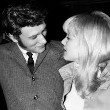 Французский шансон (найдено 200 песен). Johnny Hallyday Sylvie Vartan Raconte Les Dessous De La Chanson Que Je T Aime Femme Actuelle Le Mag