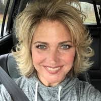 Kelly Tomlin's Instagram, Twitter & Facebook