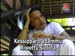 Lagu bugis ini menceritakan tentang curahan hati dari seseorang yang ditinggal menikah oleh kekasihnya. Lirik Lagu Dan Kunci Gitar Balo Lipa Didin Pratama Irdat Pabeta