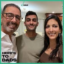 Debi Bond's Instagram, Twitter & Facebook