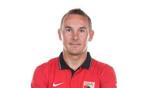 Der fc augsburg hat seinen trainer dirk schuster und seine assistenten sascha franz und frank steinmetz entlassen. Tobias Zellner Kehrt Als Co Trainer Zuruck Zum Fc Augsburg Augsburg B4b Schwaben