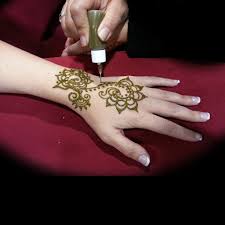 Henna is a paste created from a plant called lawsonia inermis, and it's applied to the skin in a variety of intricate and detailed patterns. Henna Tattoo Kit Henna Kit Mehndi Body Paint