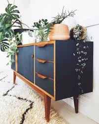 62 Inspiring Painted Mid Century Modern Furniture Ideas Roundecor In 2020 Modern Apartment Decor Mid Century Modern Furniture Decor