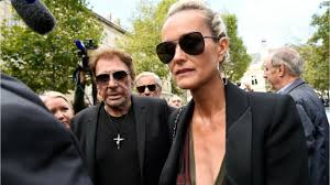 Avec le temps, les épreuves aux côtés de son homme, laeticia hallyday a fini par avoir le cuir épais. Laeticia Hallyday Ce Qu Elle A Tres Mal Vecu Lors Du Mariage De Laura Smet Gala