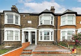 In case that you are unable to find what you are looking for, we are glad to assist you in sourcing new properties based on your needs and criteria. Properties For Sale In Waltham Cross Russells Ride Waltham Cross Hertfordshire Nethouseprices Com