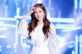 Rosé was born on february 11, 1997 in auckland, new zealand, but she grew up in melbourne, australia. Rose Blackpink Is Met With A Painful Injured But Her Solution Is Impressive Kbizoom