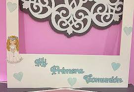 Encontrarás carteles y flechas de madera, banderolas, seating plans, cuadros recién nacido y mucho más, para la decoración de bodas y hogares originales. Photocall Para Las Comuniones Personalizado De Madera Y Super Original