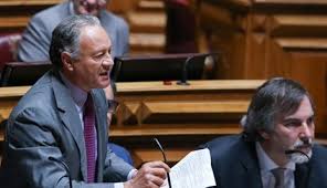 Mais vale um gosto na vida do que um caminhão de gilo. Adao Silva Eleito Lider Parlamentar Do Psd Politica Correio Da Manha