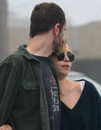 Back in 2015, emilia clarke was named as esquire magazine's sexiest woman alive, beating out the likes of beyoncé (whose omission makes us think there's a pandemic of poor eyesight and taste). Emilia Clarke On Twitter 9 Hq Emilia Clarke With Her New Boyfriend Charlie Mcdowell Out In Los Angeles Oct 4 2018 Https T Co Esqab9ejzg Https T Co R8mrd6bifn