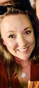 Kelly Carrick's Instagram, Twitter & Facebook