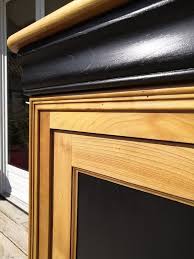 Repeindre un meuble en merisier. Un Buffet En Merisier Relooke En Noir Et Bois Patines Couleurs Repeindre Un Meuble En Bois Meuble Noir Et Bois Meuble En Merisier