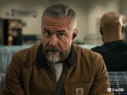 Jay Harrington en acción en S.W.A.T.