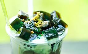 Cari produk minuman tradisional lainnya di tokopedia. 12 Manfaat Cincau Hijau Dan Hitam Yang Segar Dan Menyehatkan Tokopedia Blog