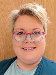 Stephanie Bee's Instagram, Twitter & Facebook