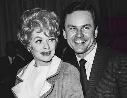 Official model mayhem page of deborah ann gaetano 8; 10 Fakten Uber Hogan S Heroes Star Bob Crane Ein Kafig Voller Helden